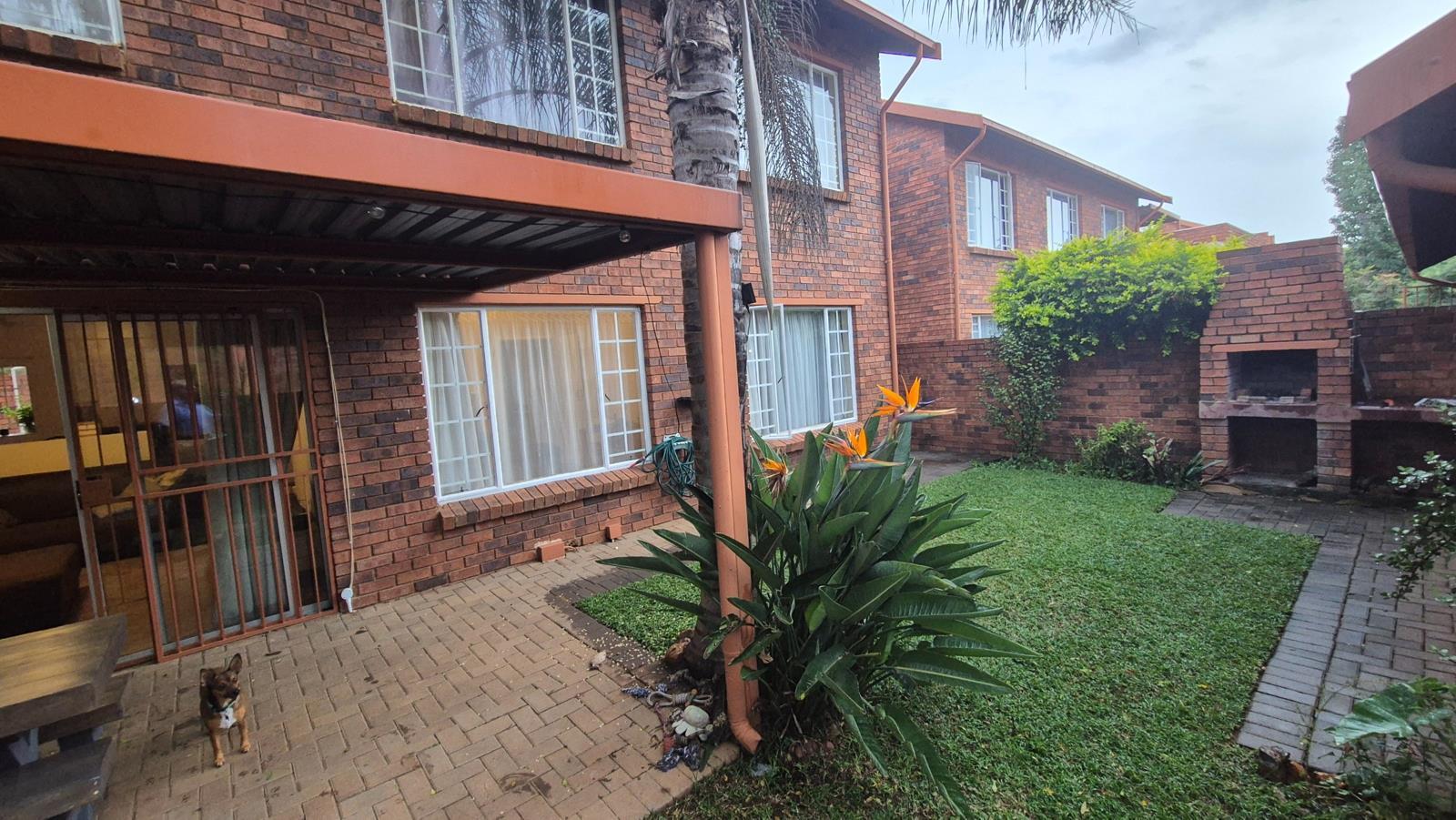 2 Bedroom Apartment in Die Hoewes
