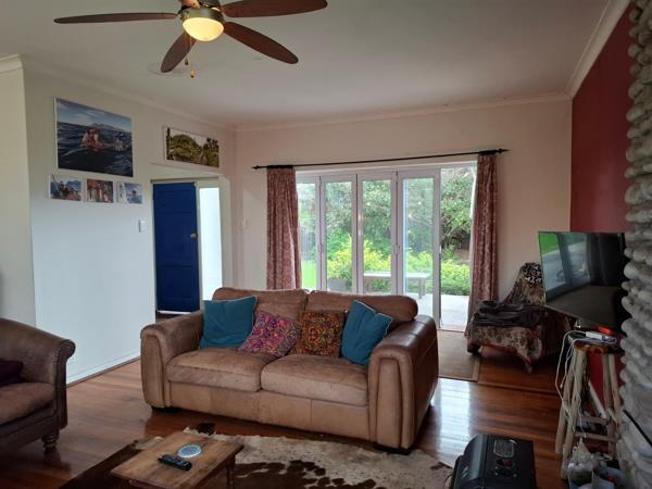 4 Bedroom House in Schoenmakerskop
