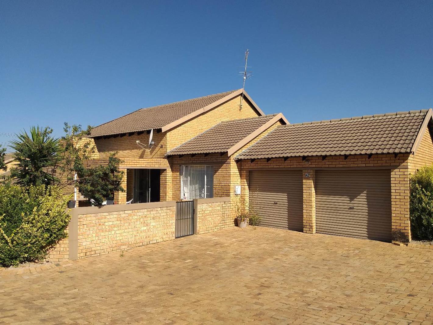 2 Bedroom Townhouse in Olivedale