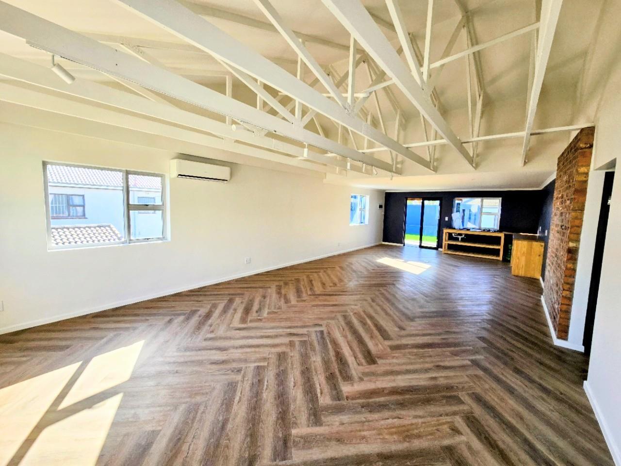 2 Bedroom Townhouse in Table View