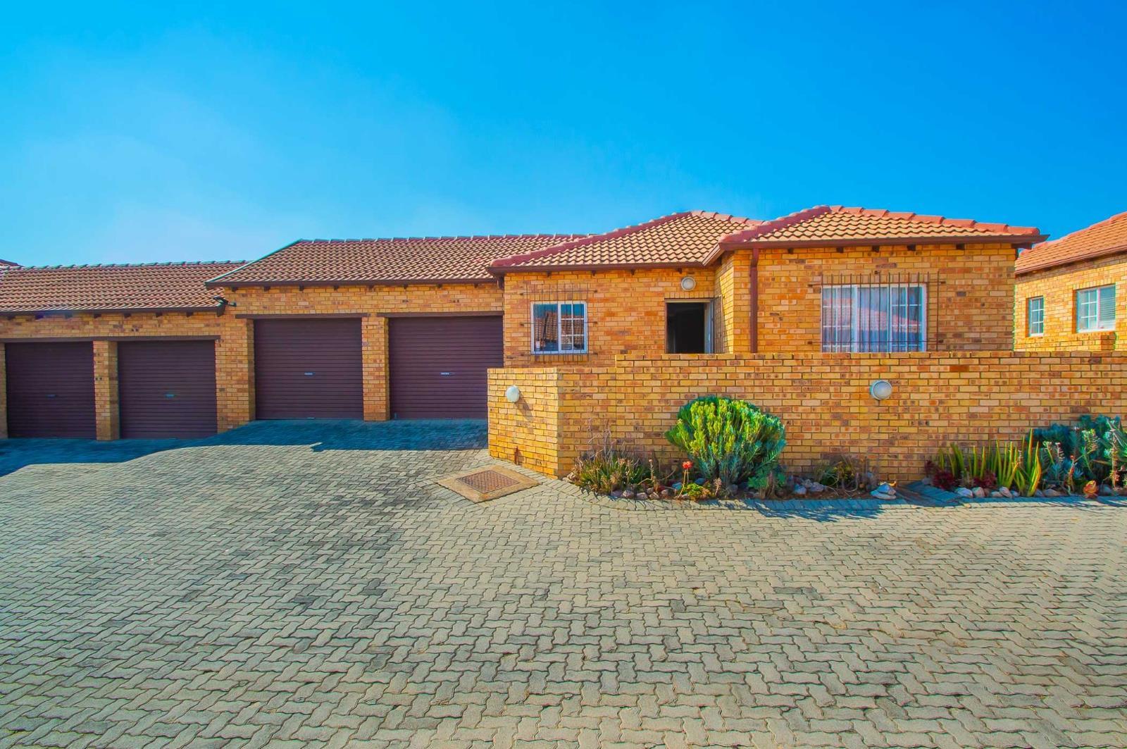 2 Bedroom Townhouse in Honeydew Ridge