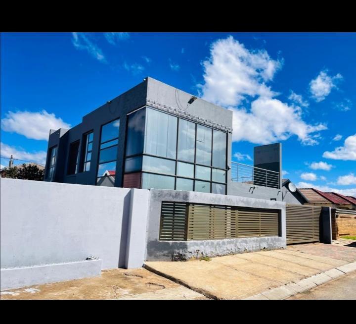 4 Bedroom House in Protea Glen