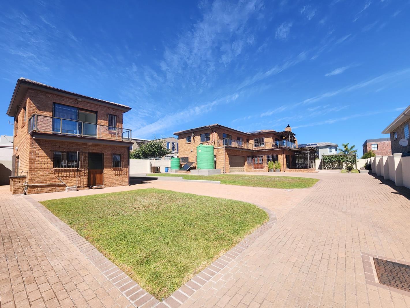 6 Bedroom House in Myburgh Park