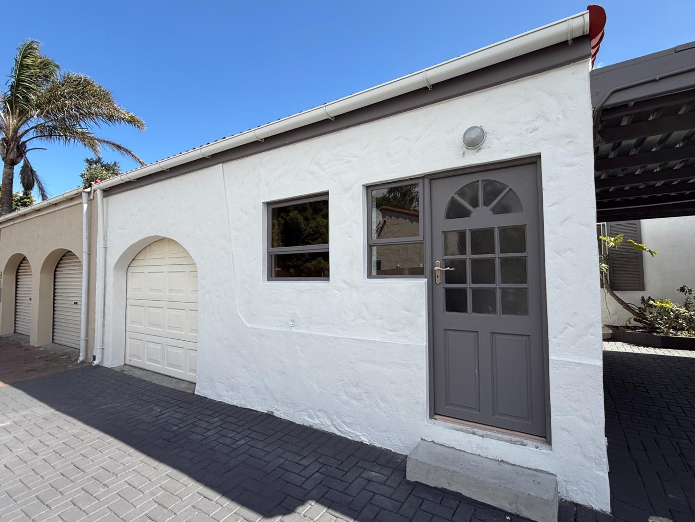 1 Bedroom Garden Cottage in Table View