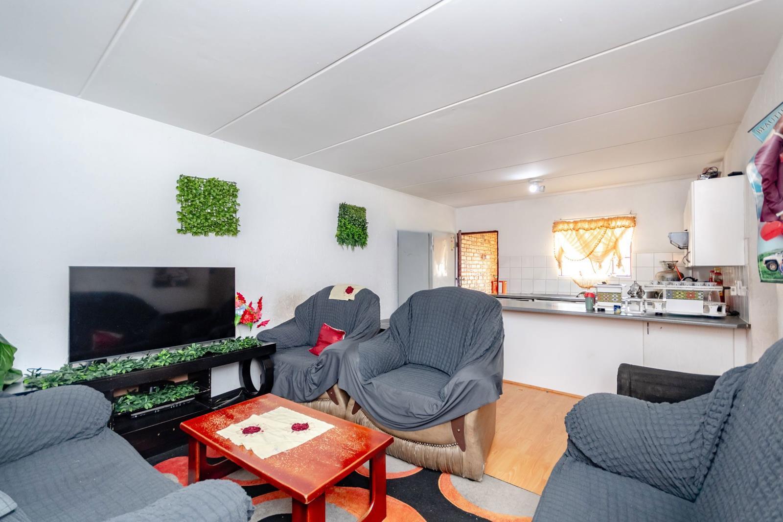 2 Bedroom Townhouse in Chloorkop