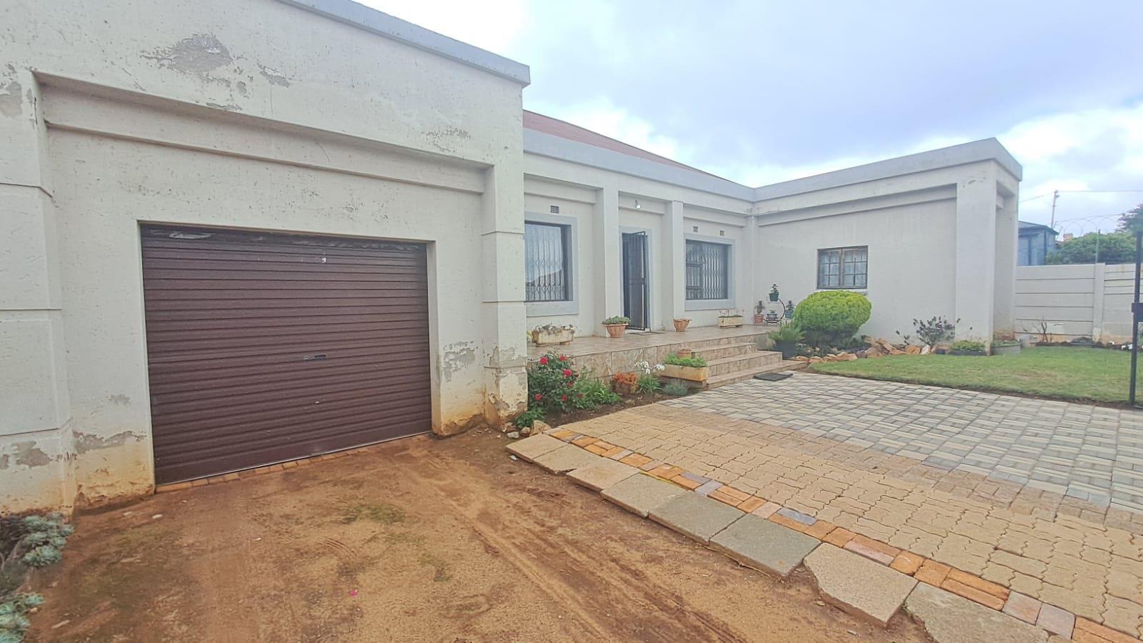 3 Bedroom House in Roodepoort Central