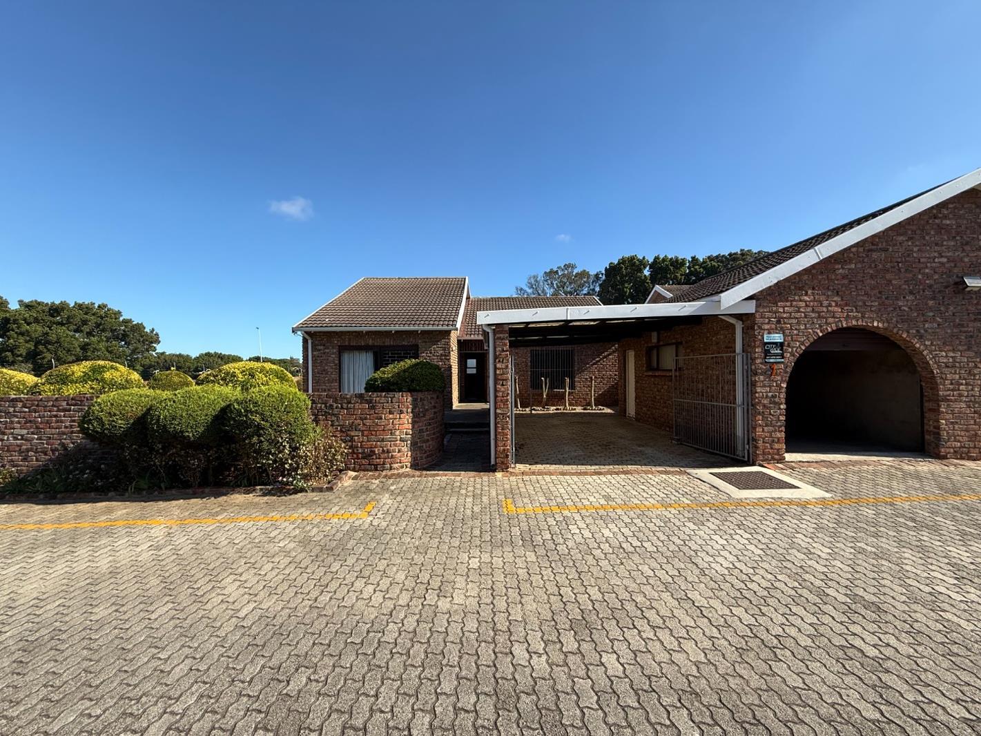3 Bedroom Townhouse in Broadwood