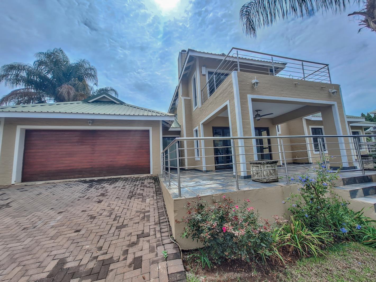 3 Bedroom House in Kosmos