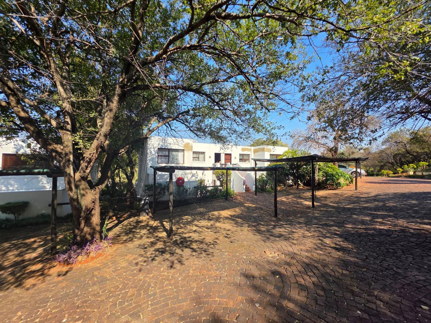2 Bedroom House in Kosmos