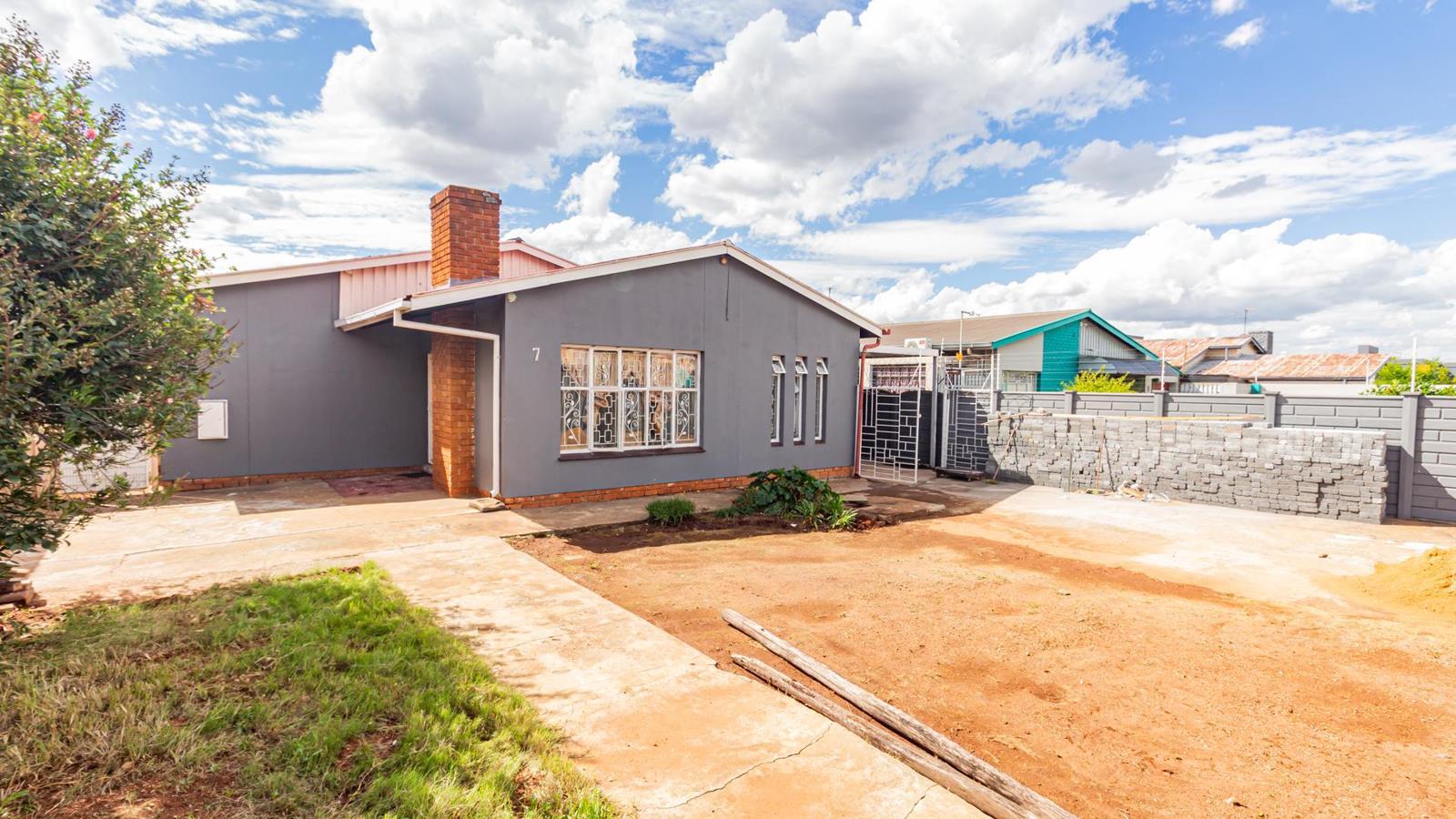 3 Bedroom House in Lenasia
