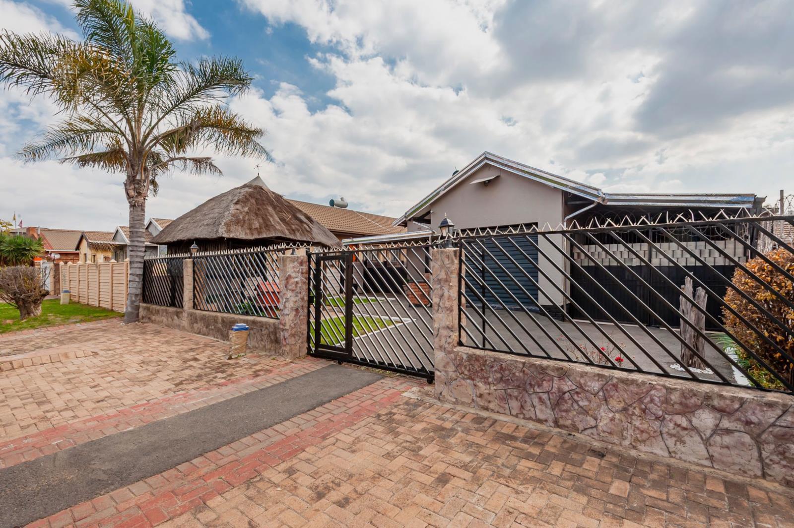 3 Bedroom House in Lenasia South
