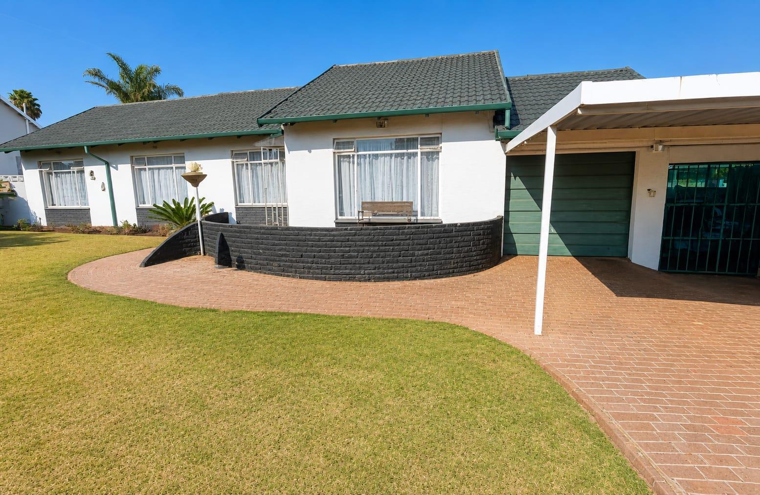 3 Bedroom House in Dan Pienaarville