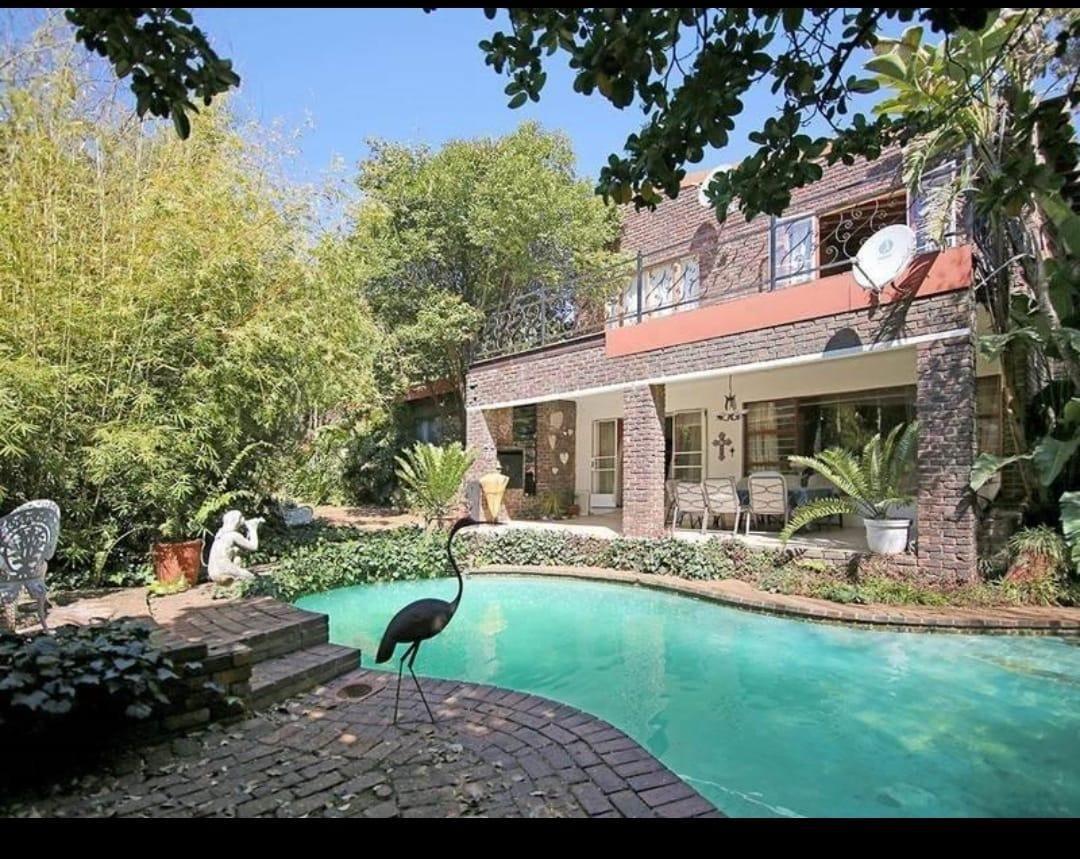 5 Bedroom House in Glen Marais