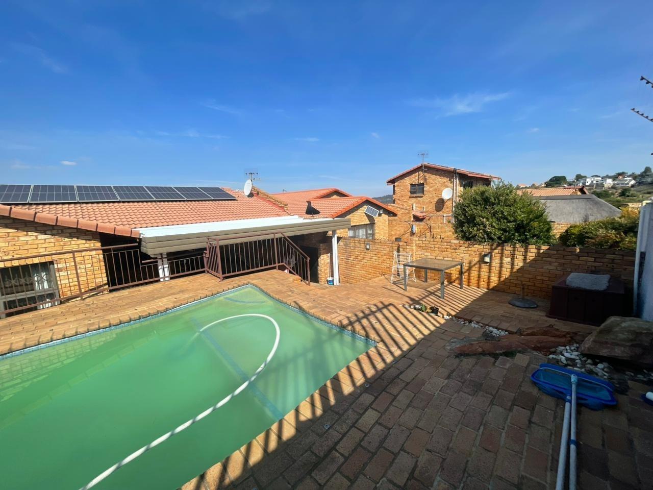 3 Bedroom House in Ridgeway