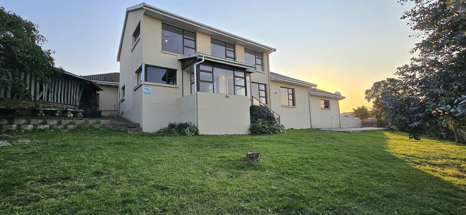 5 Bedroom House in Dana Bay