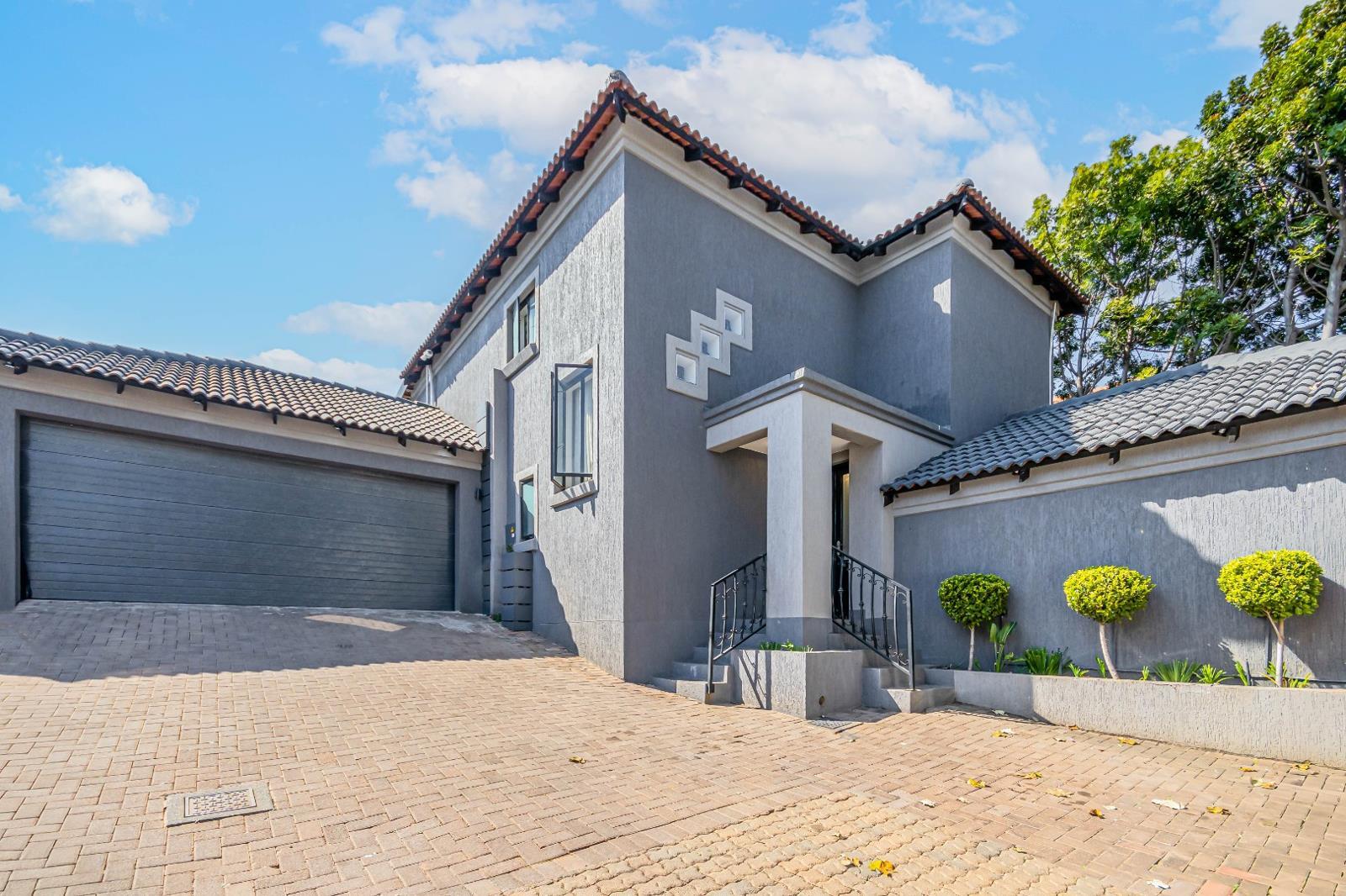 4 Bedroom House in Maroeladal