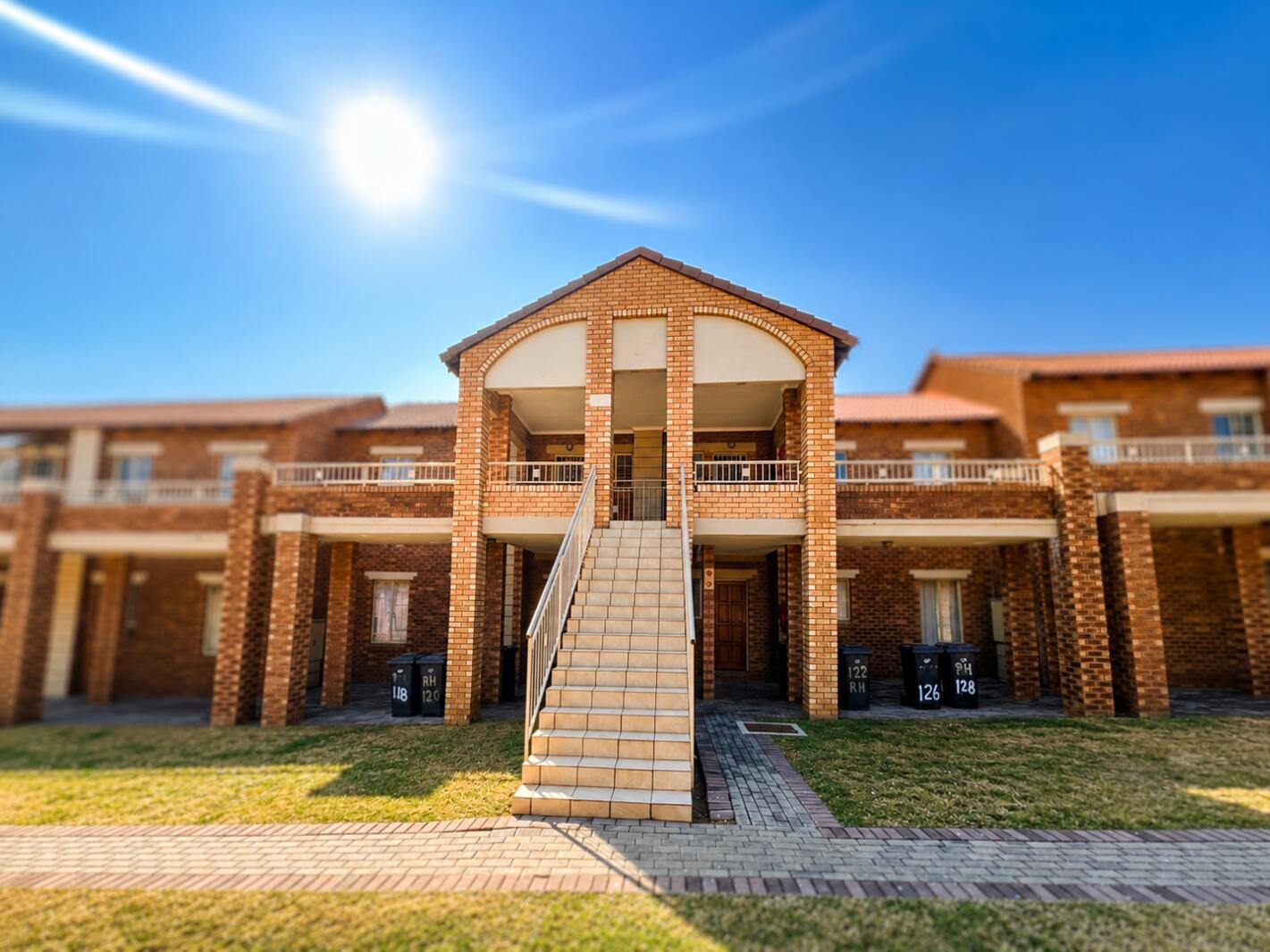 2 Bedroom Apartment in Mooikloof Ridge