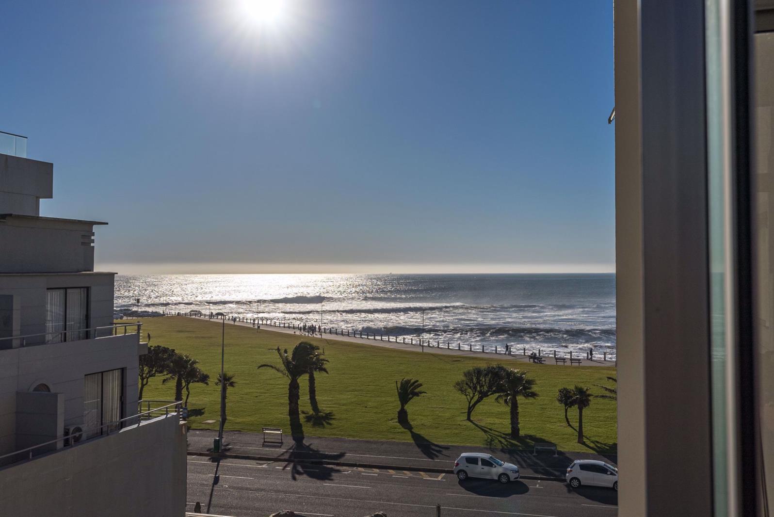 2 Bedroom Apartment in Mouille Point