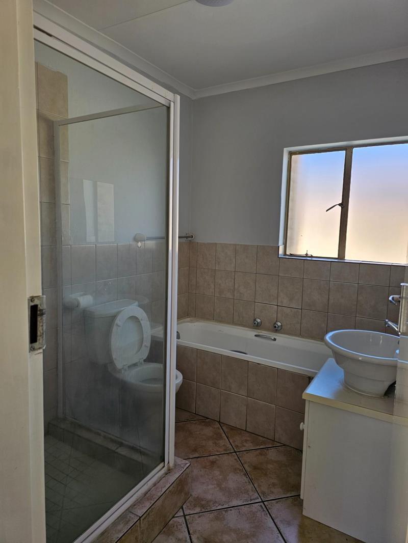 2 Bedroom Flat in Randfontein Central