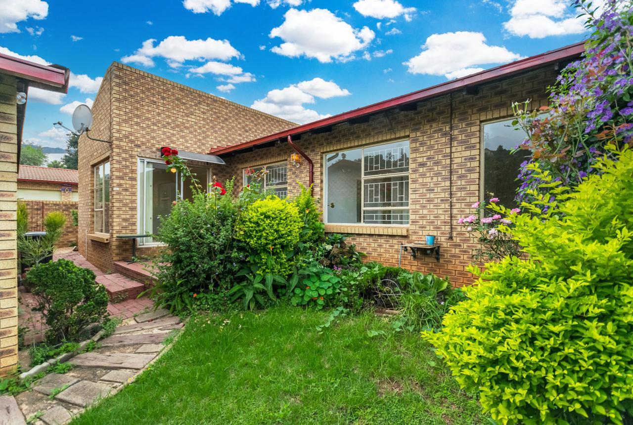 3 Bedroom Simplex in Roodekrans