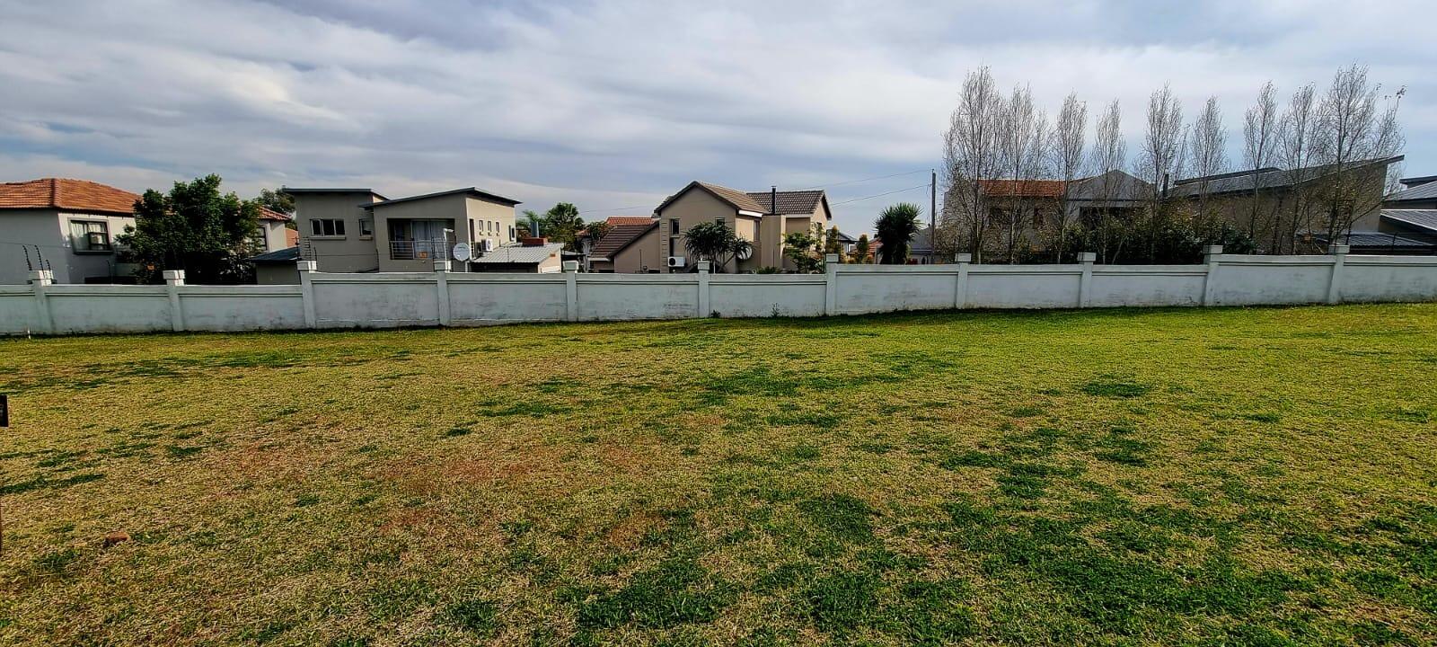317 m² Land available in Olympus AH
