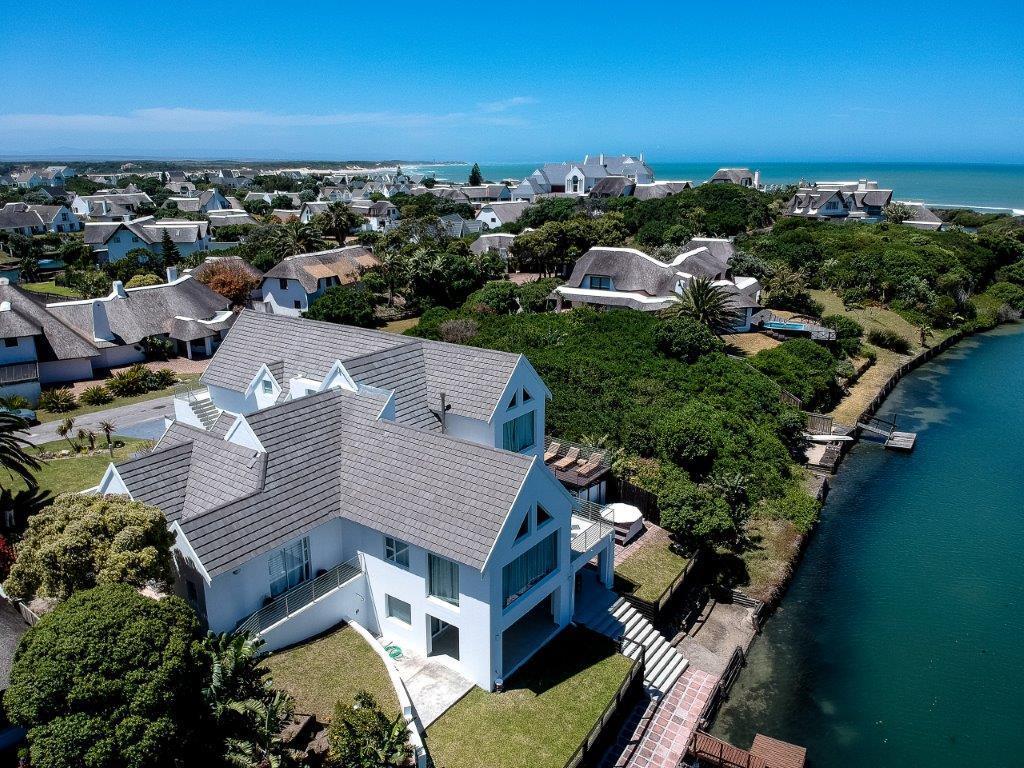 5 Bedroom House in St Francis Bay Canals