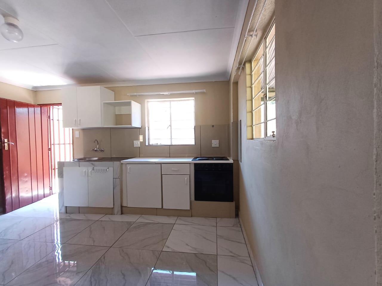 2 Bedroom Garden Cottage in Maraisburg