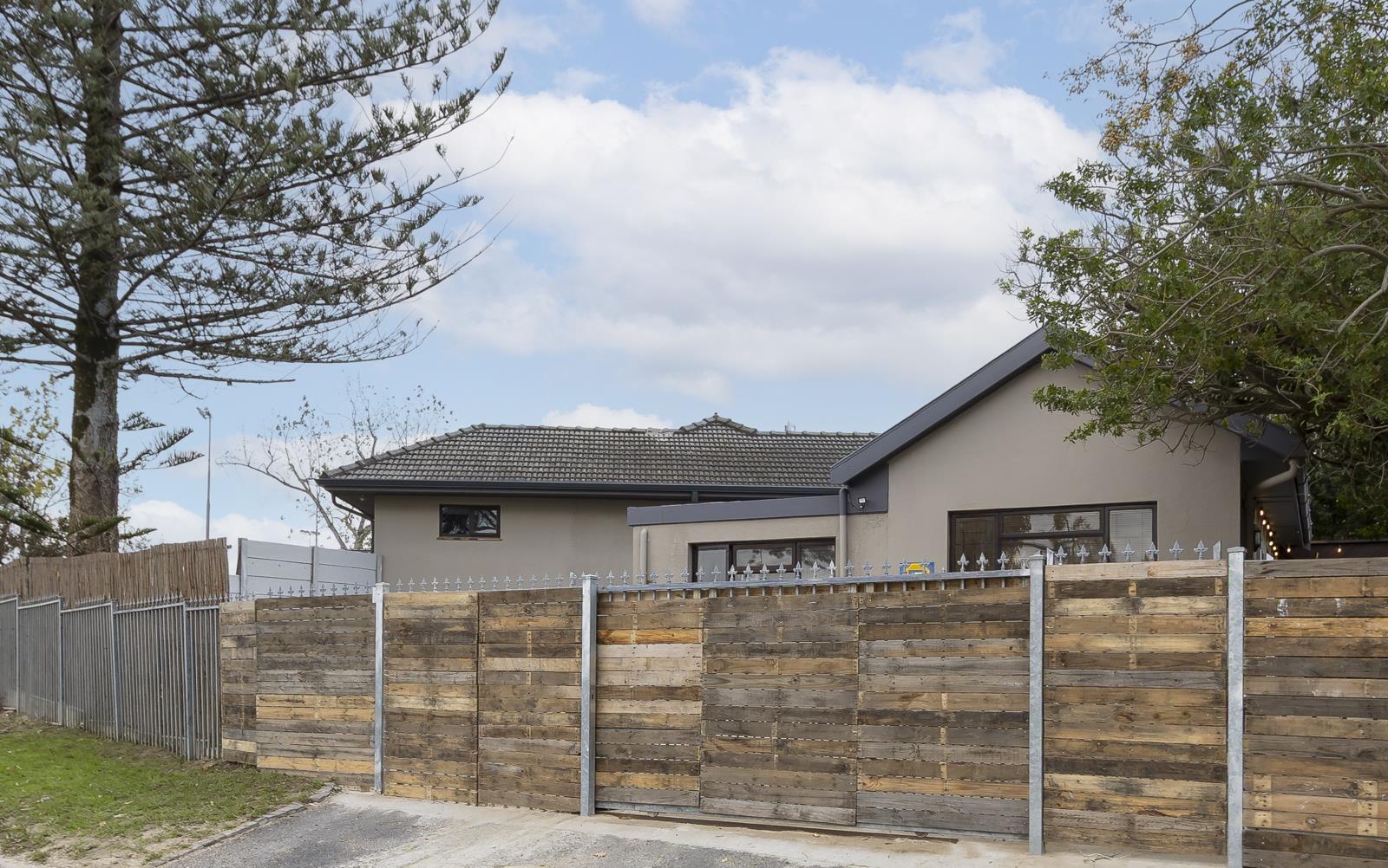 2 Bedroom House in Briza