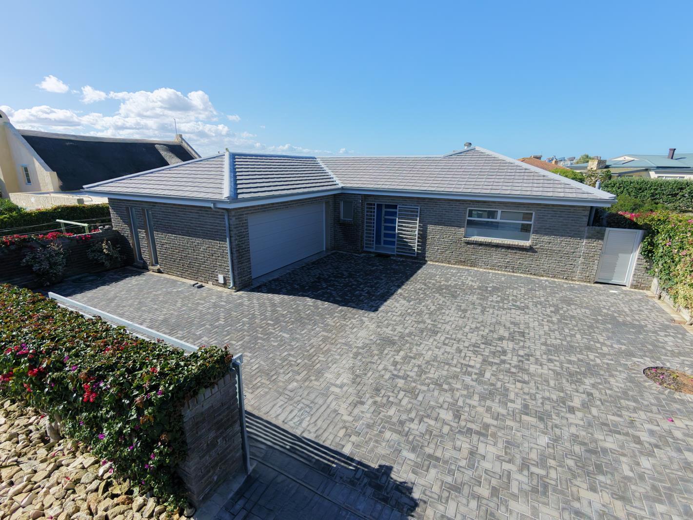 3 Bedroom House in Stilbaai Wes