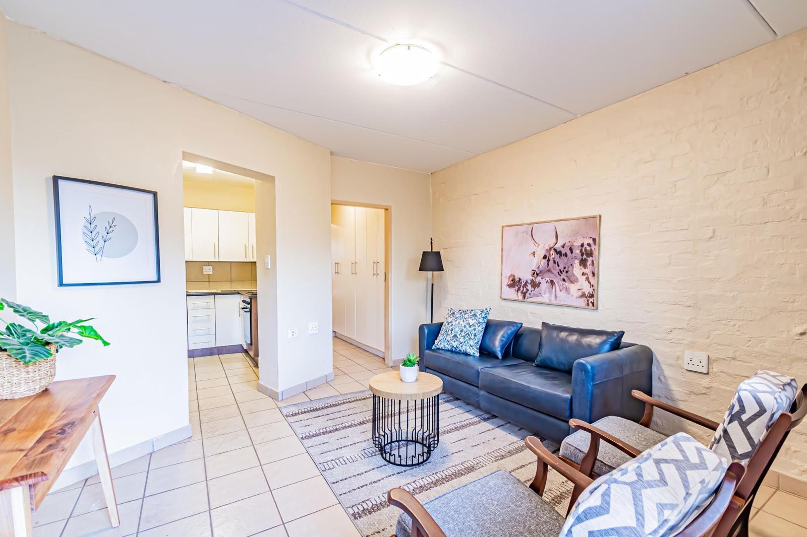 2 Bedroom Apartment in Die Hoewes