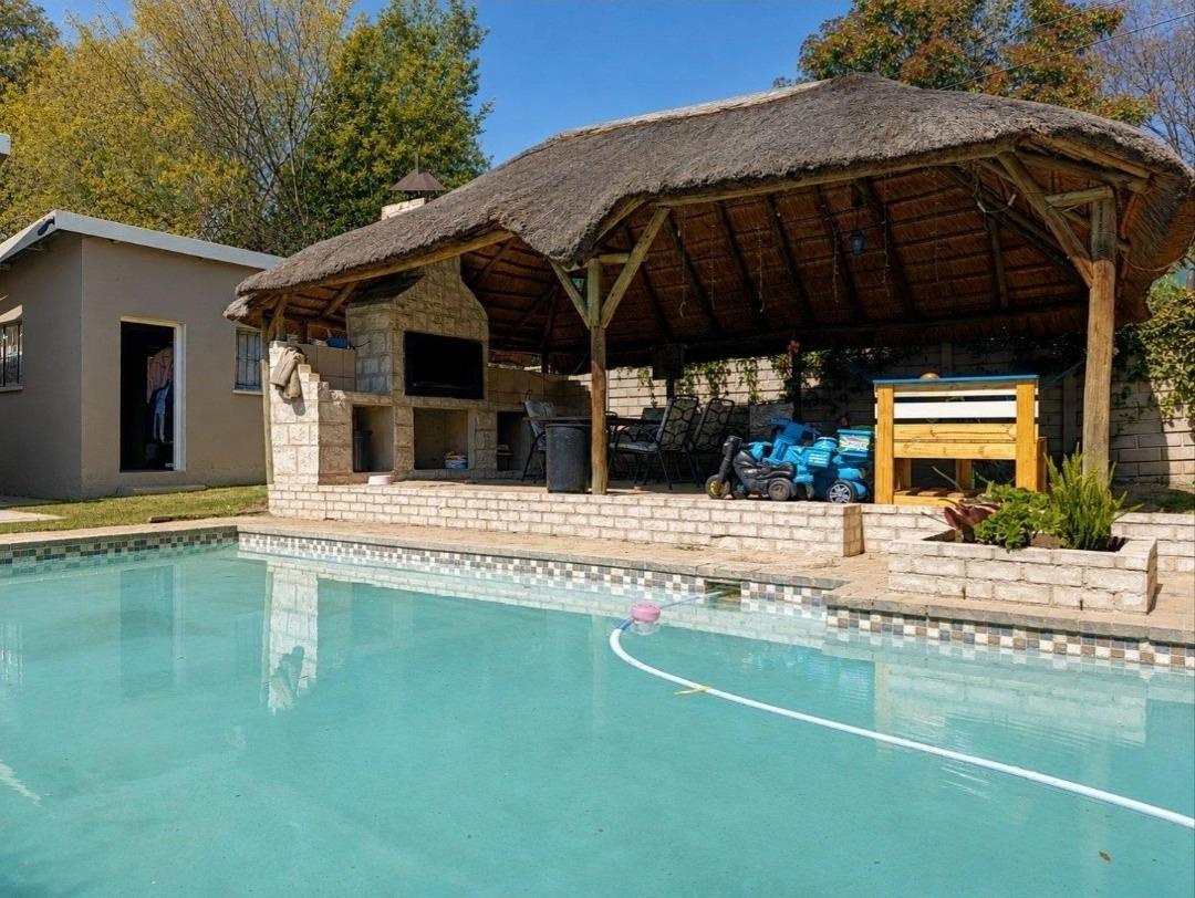 5 Bedroom House in Brackendowns