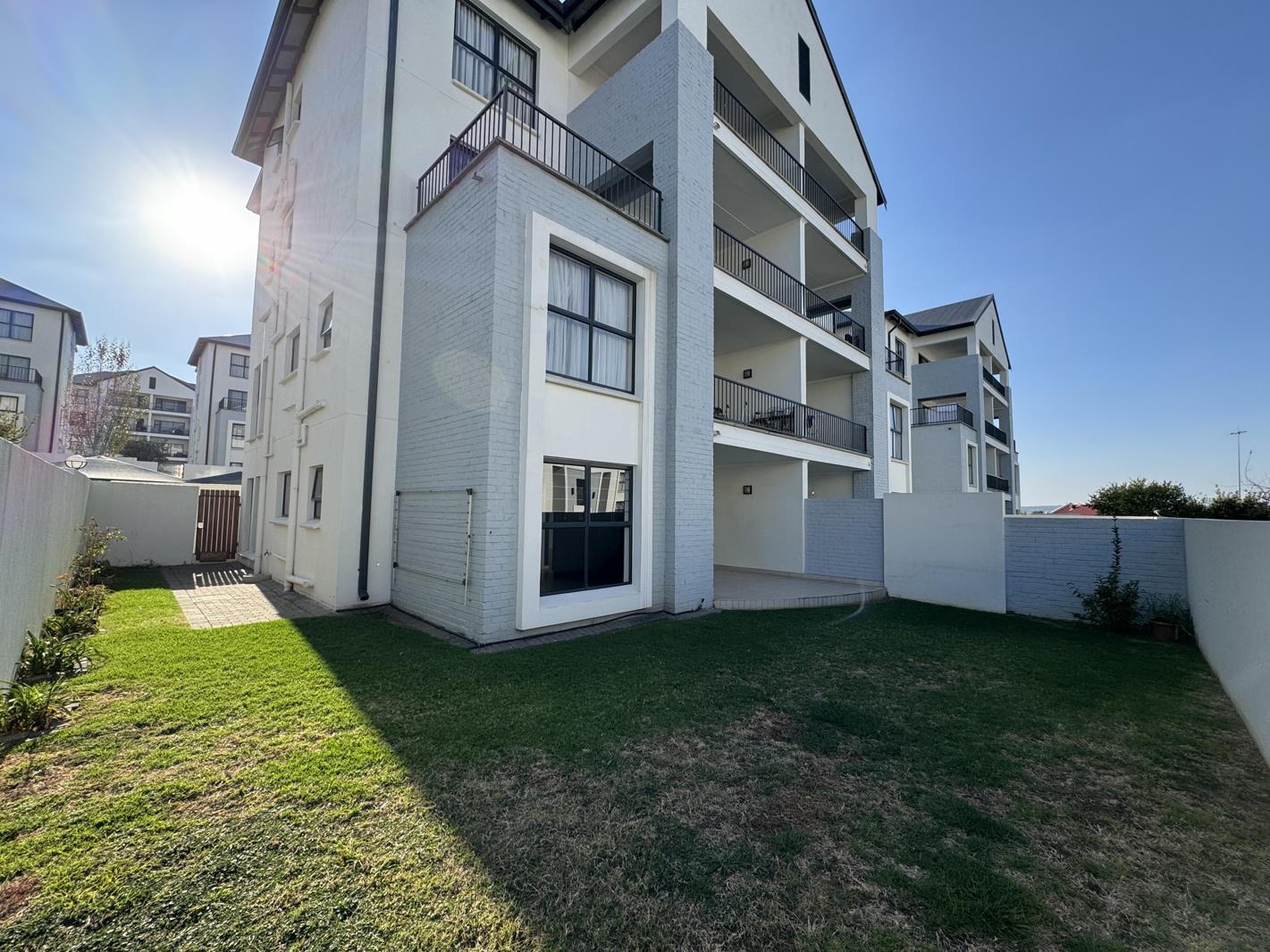 3 Bedroom Apartment in Bryanston