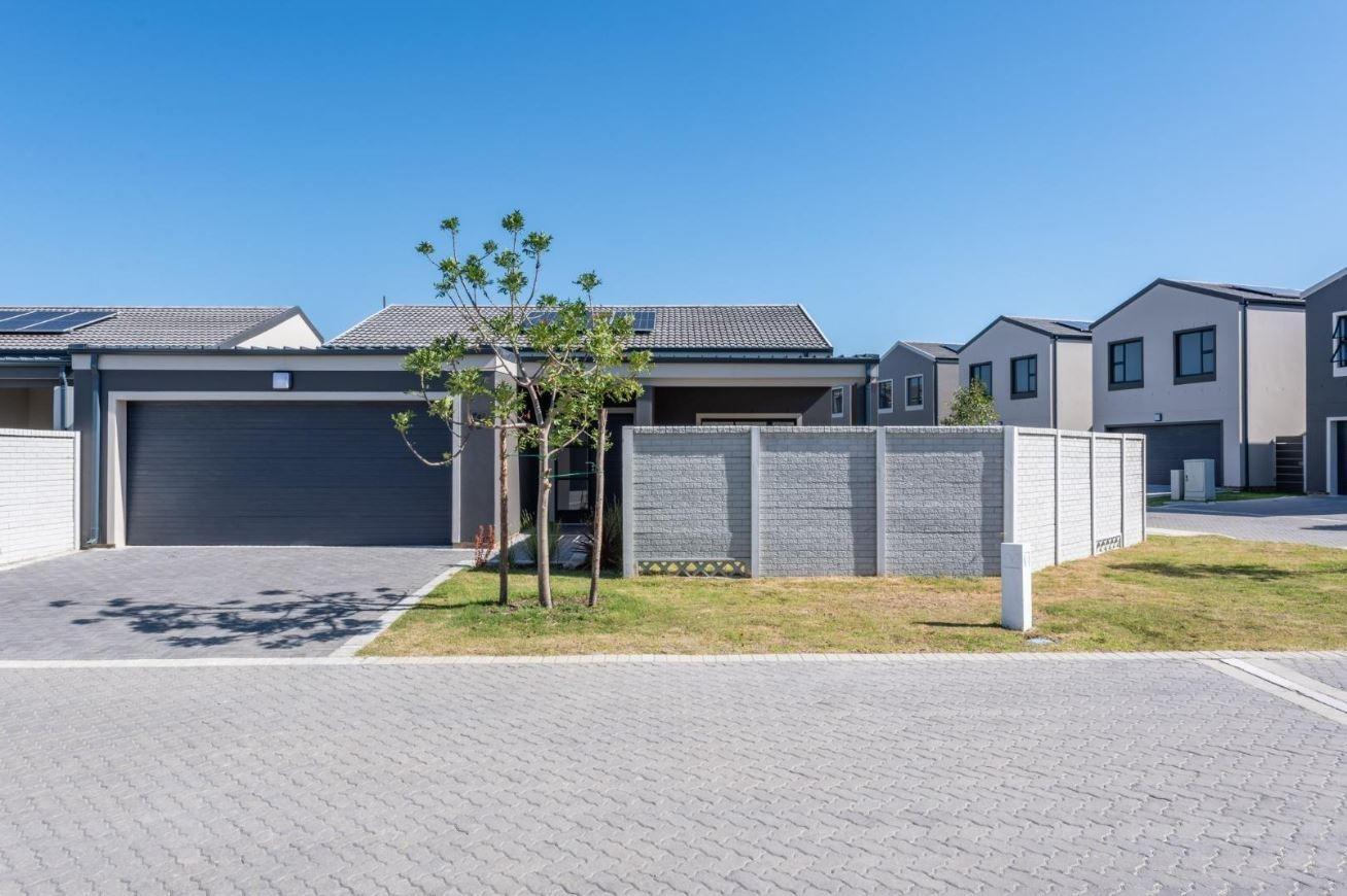 3 Bedroom Townhouse in Westbrook