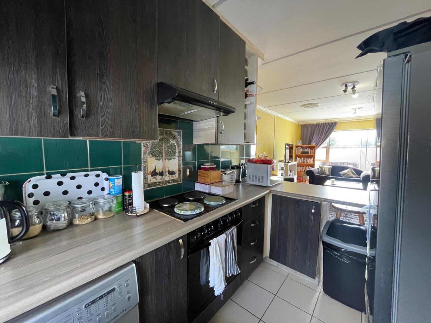 2 Bedroom Apartment in Bryanston East
