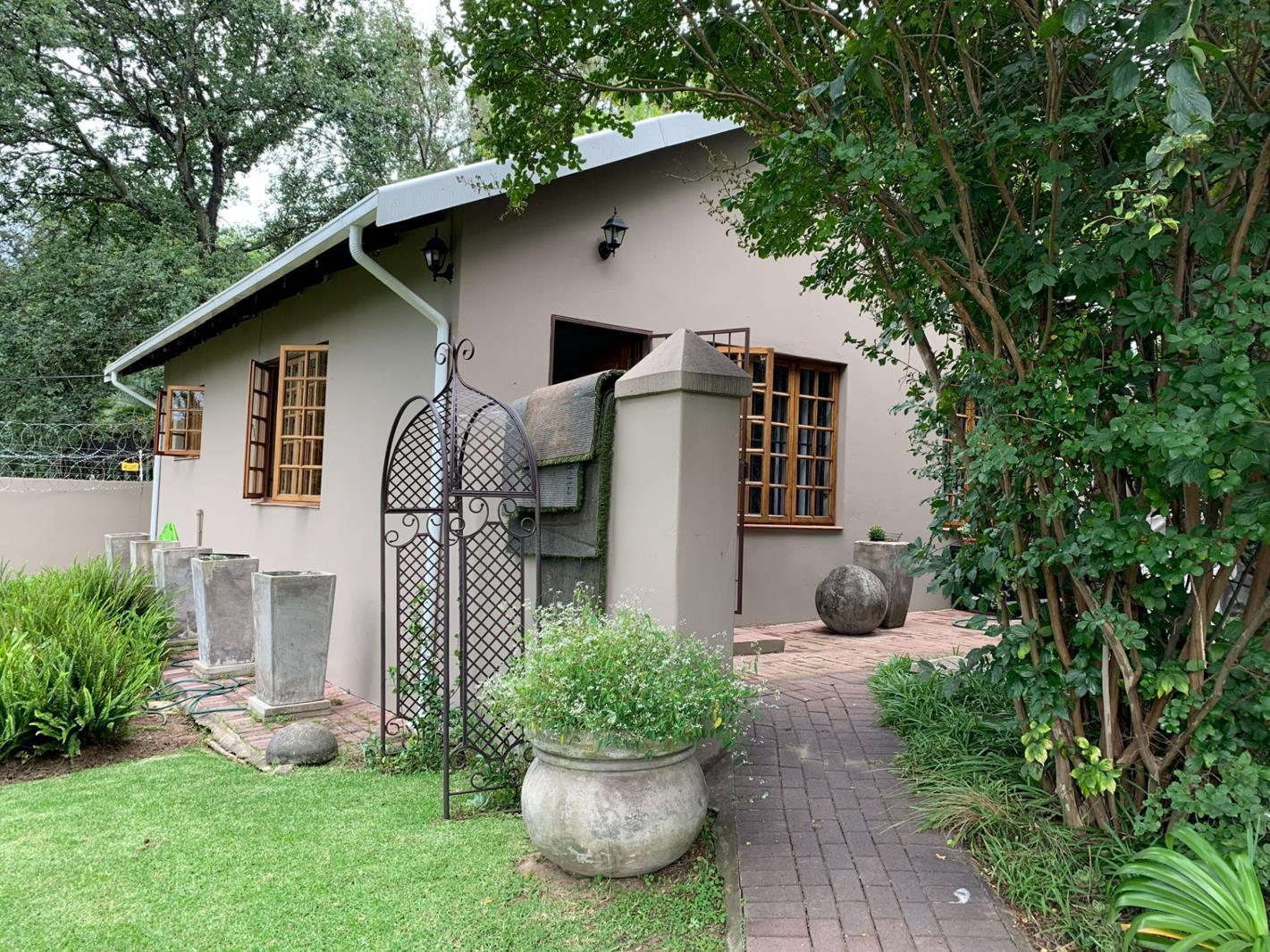 2 Bedroom Garden Cottage in Craighall Park