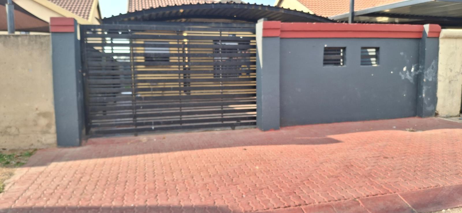 2 Bedroom House in Fleurhof