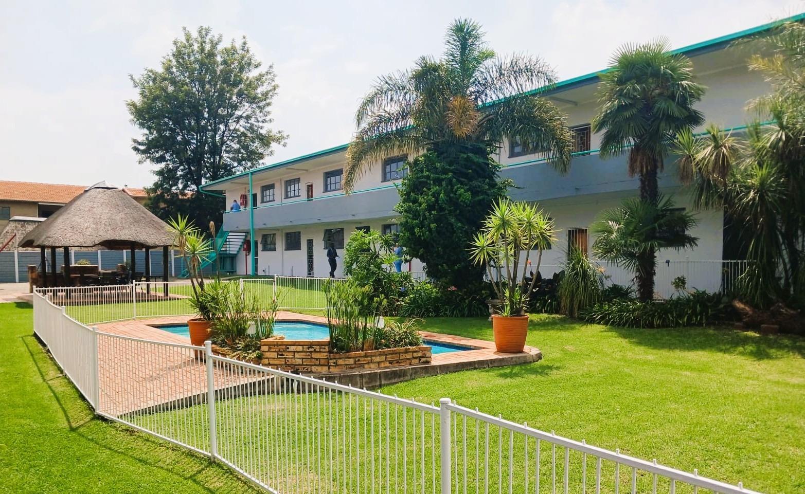 2 Bedroom Apartment in Verwoerdpark