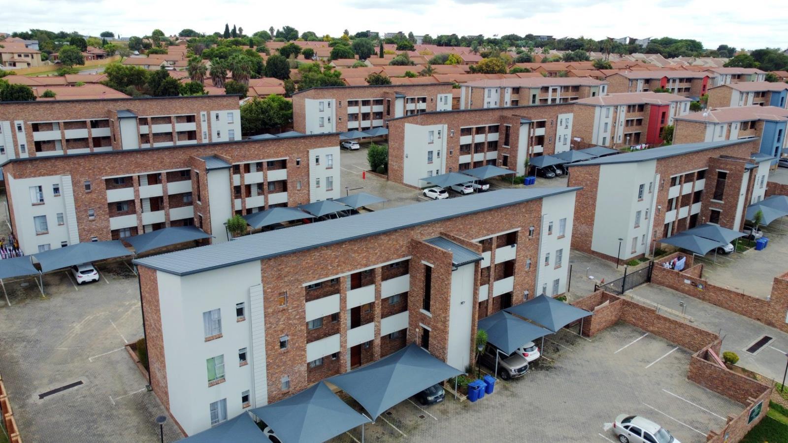 2 Bedroom Apartment in Rooihuiskraal North