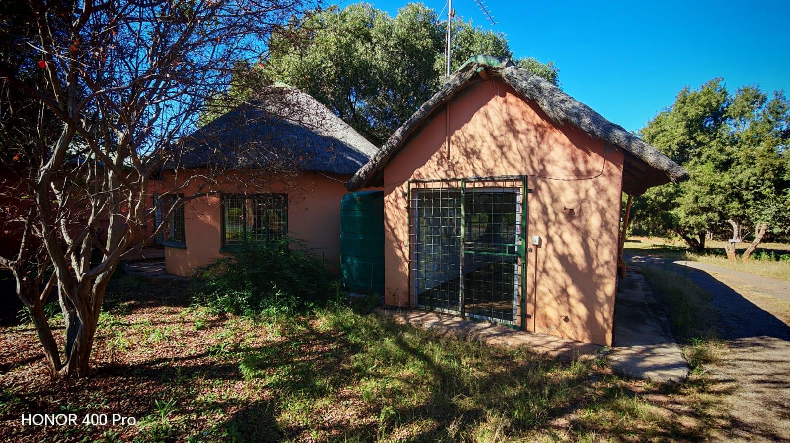 10 Bedroom House in Zeerust