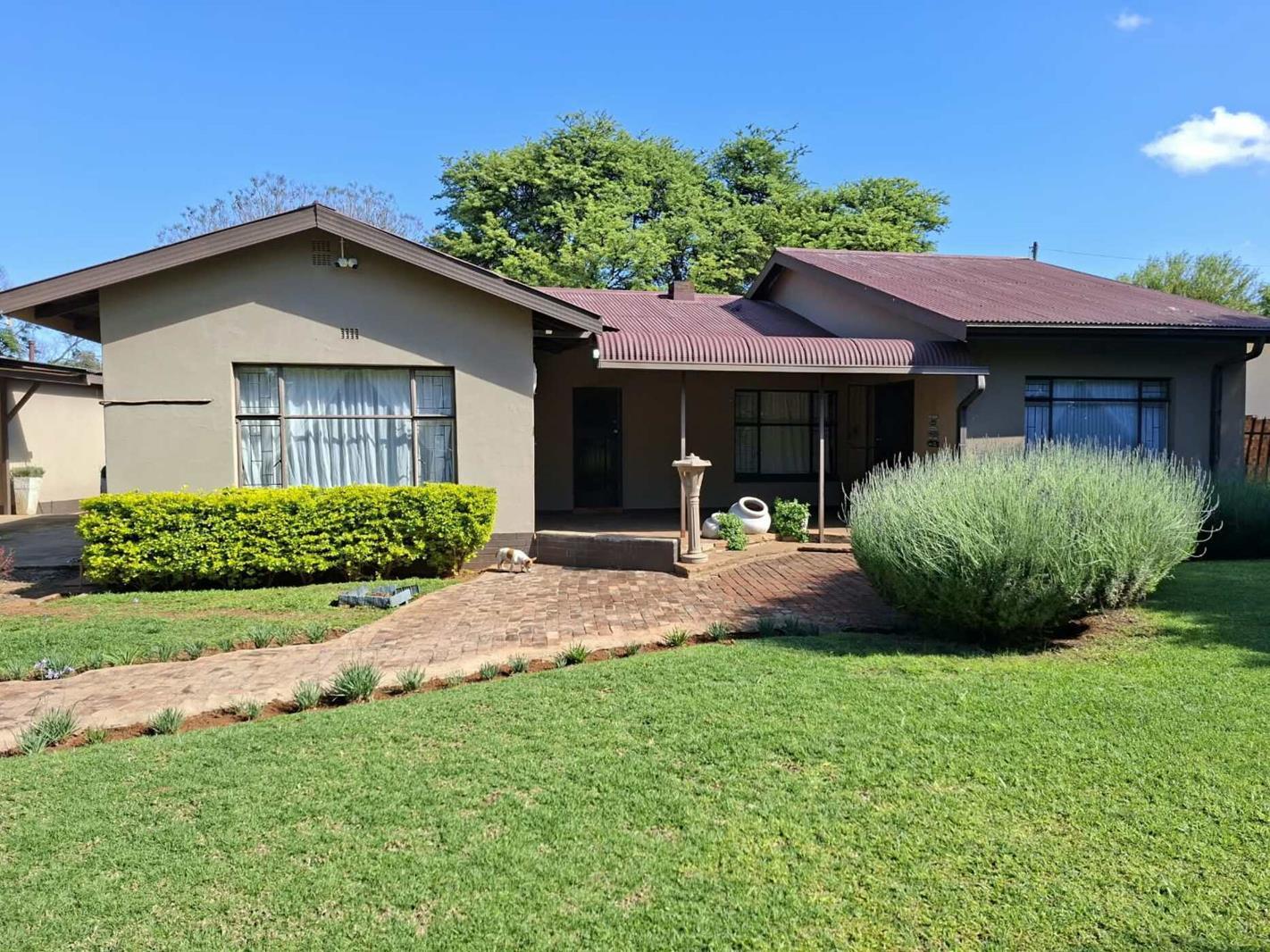 3 Bedroom House in Schweizer-Reneke