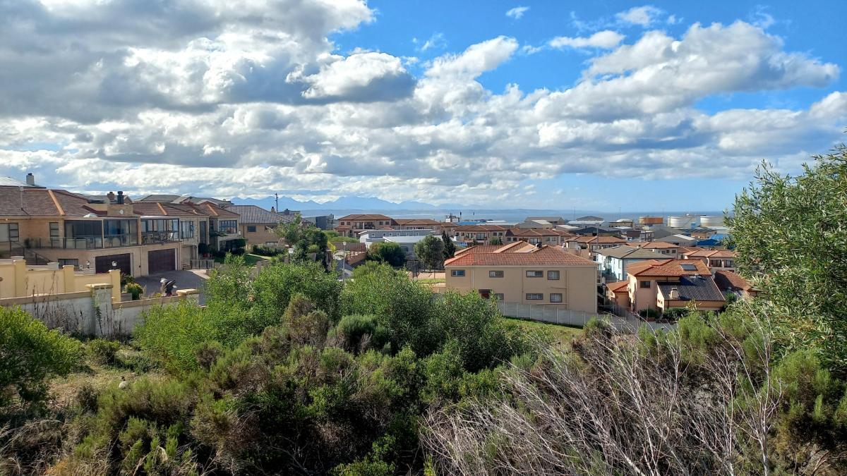 973 m² Land available in Island View