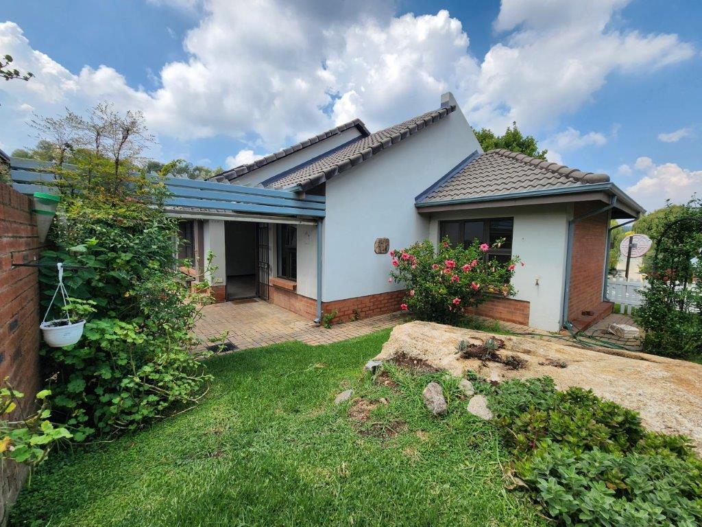 2 Bedroom Simplex in Douglasdale