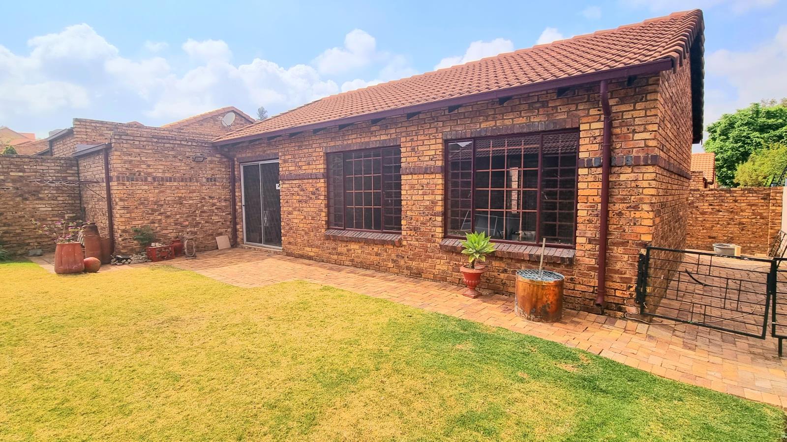 2 Bedroom Simplex in Halfway Gardens