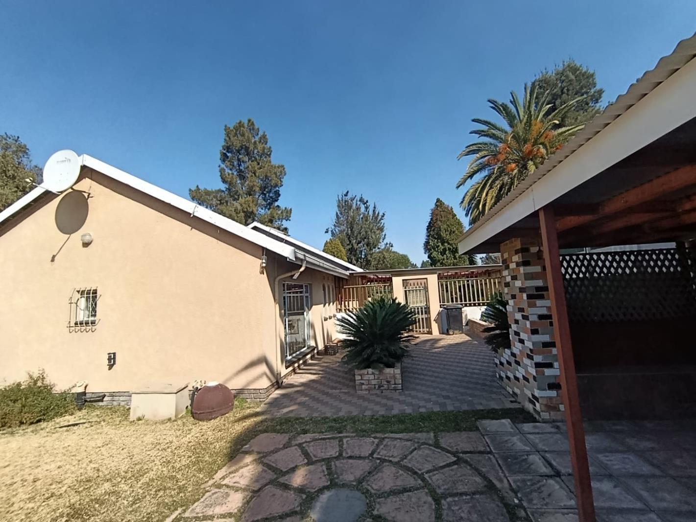 3 Bedroom House in Brackendowns