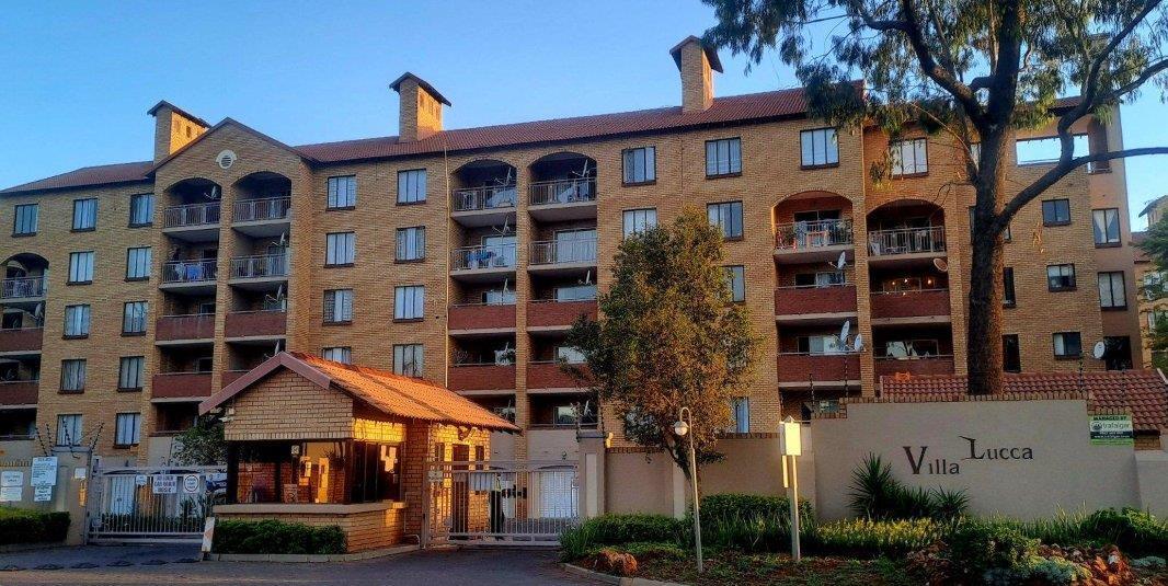 2 Bedroom Flat in Die Hoewes