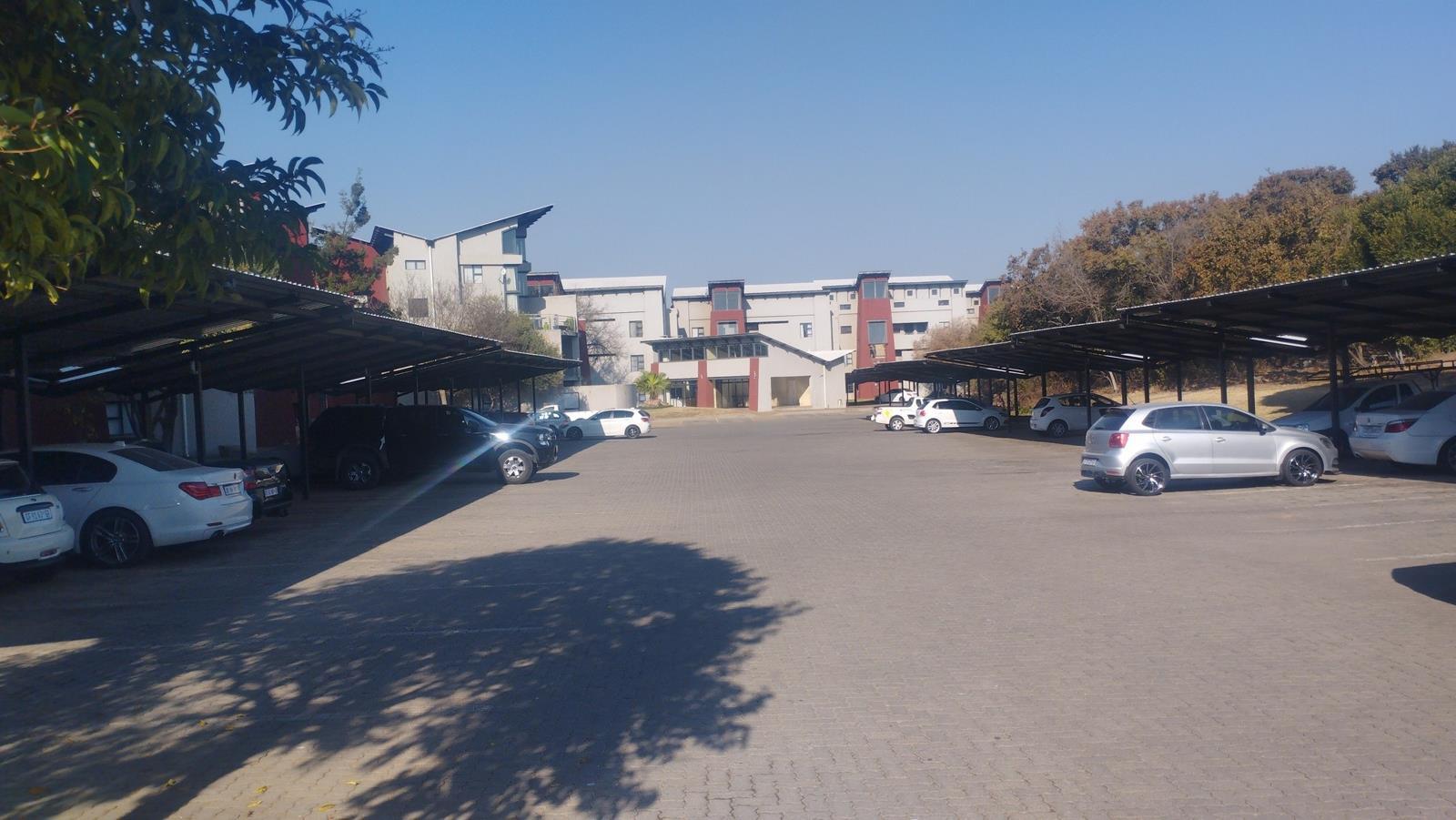 2 Bedroom House in Rooihuiskraal North