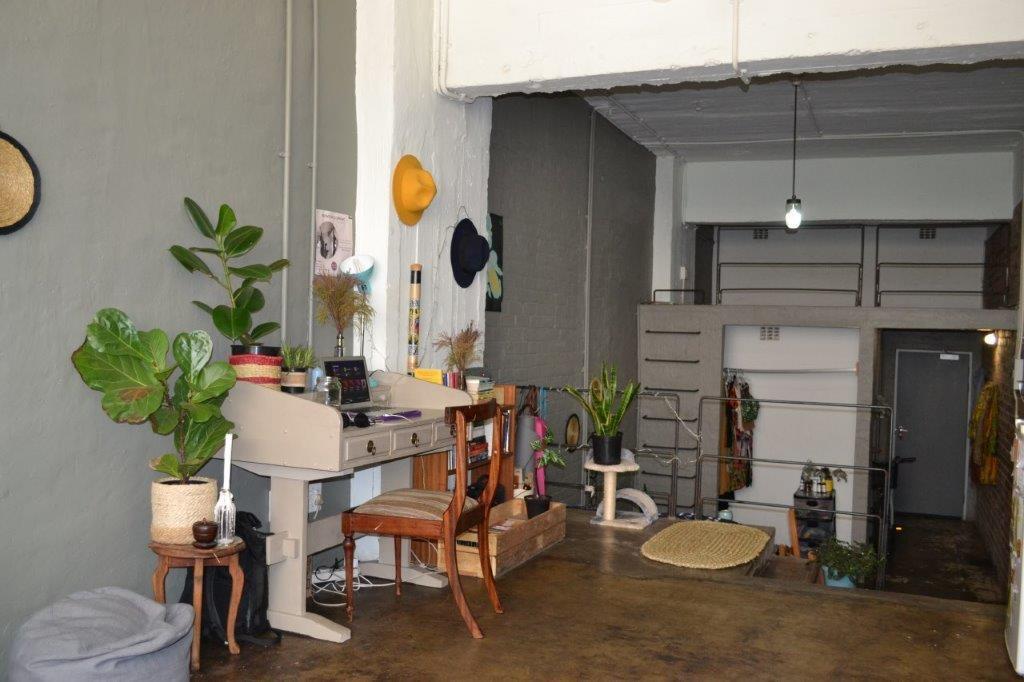 1 Bedroom House in City & Suburban