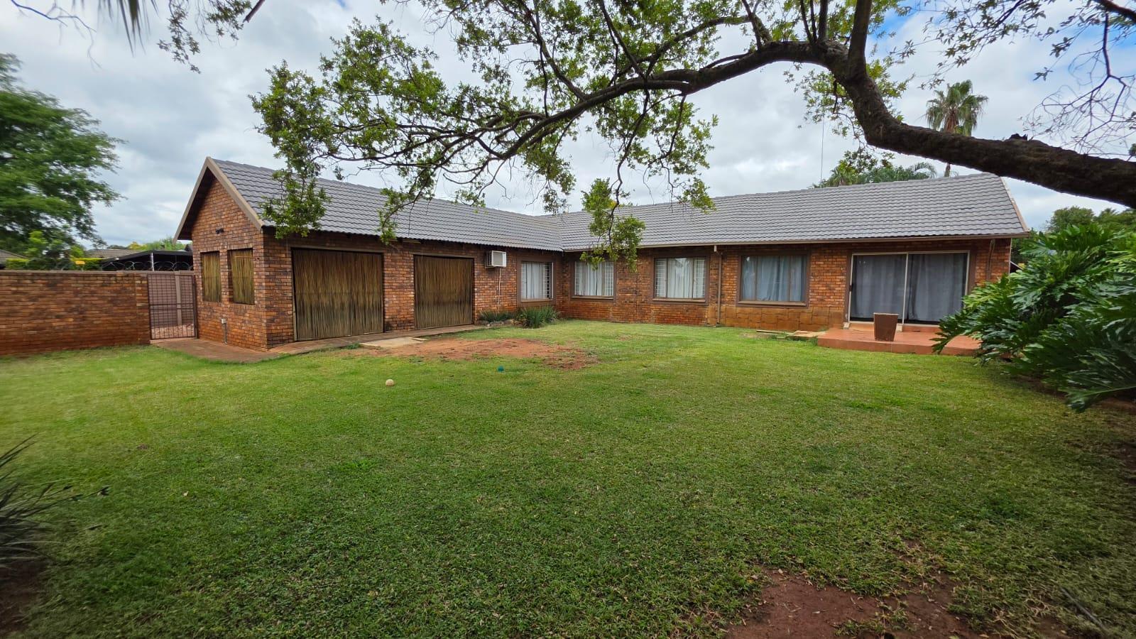 5 Bedroom House in Doornpoort
