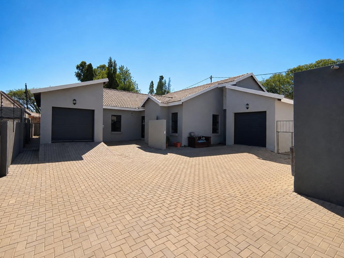 2 Bedroom Apartment in Rayton