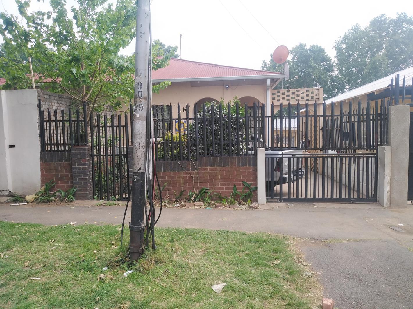 2 Bedroom Duet in Bezuidenhout Valley